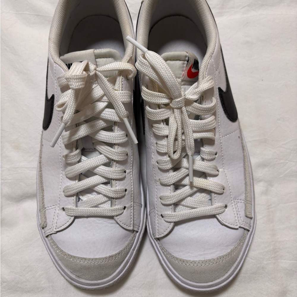 Nike White and Black Sneakers - Picture 2 of 5